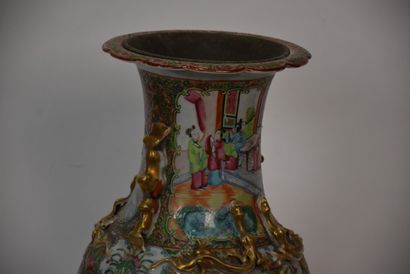 CHINA

Pair of vases with polychrome decoration...