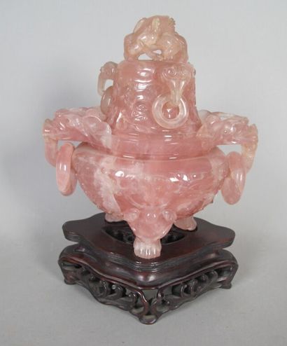 CHINA

Rose quartz vase

H. 22 cm