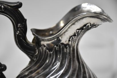 Silver tea and coffee set with twisted ribs

Weight...