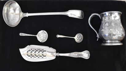 Lot of silver plated metal including: a mug...