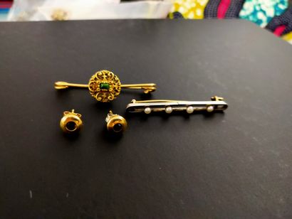 Lot in yellow and white gold 18 k comprising...
