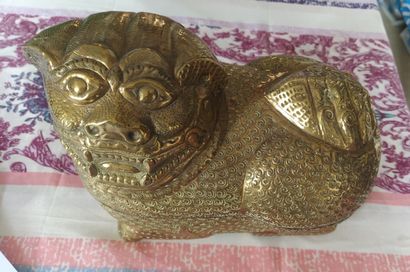 Set of two large copper trays 

D: 56 cm...