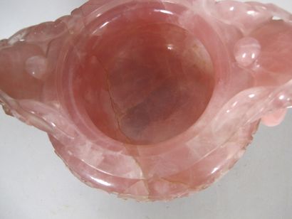 CHINA

Rose quartz vase

H. 22 cm