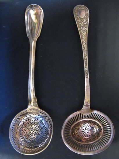 Batch of two spoons saupoudreuses 950 thousandths.

For...