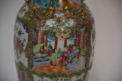 CHINA

Pair of vases with polychrome decoration...