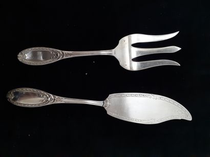 Silver fish service cutlery with ribboned...