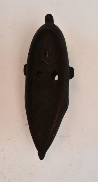 Black lacquered African mask

H. 24,5 cm