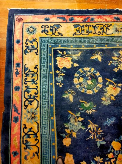 Carpet in the Chinese style in wool, blue...