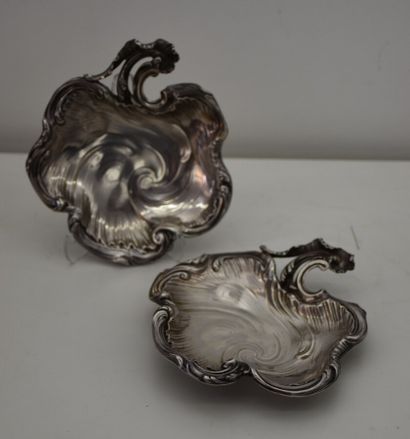 Two silver cups, Louis XV style

Weight :...