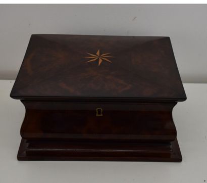 Jewelry box in inlaid wood veneer with a...