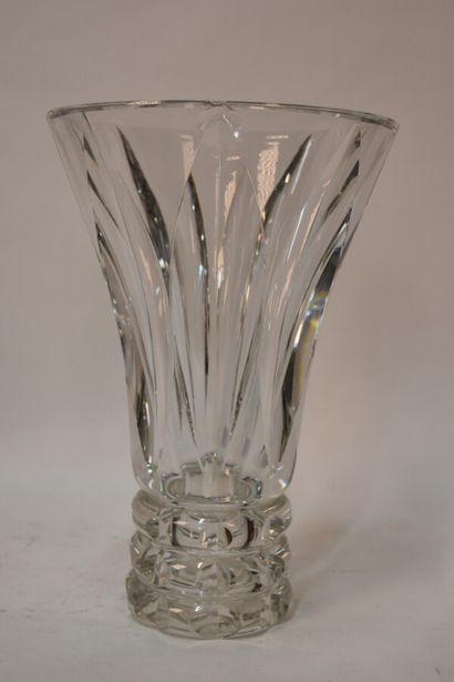 SAINT LOUIS

Vase 

H. 30 cm 

chips