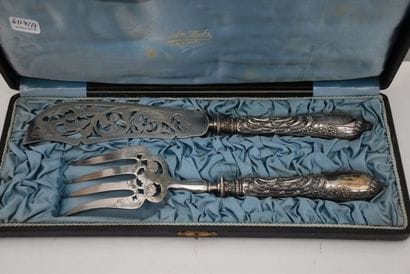Set of cutlery : 

10 salt spoons Louis XV...