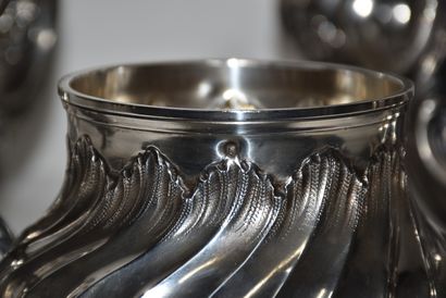 Silver tea and coffee set with twisted ribs

Weight...