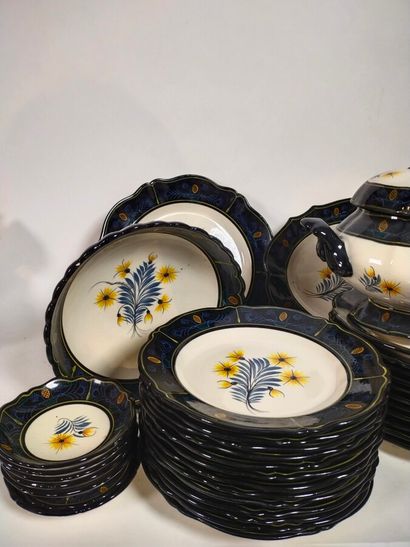 QUIMPER Henriot. Earthenware dinner service...