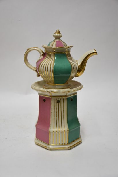 Ceramic lot including : 

an herbal tea pot...