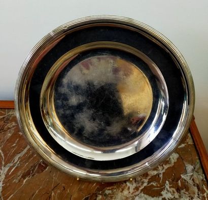 Round silver dish, ribboned model

Weight...