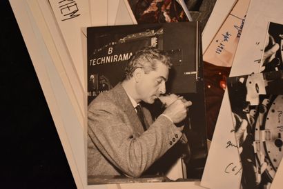 AUTOGRAPHES. Artistes français. Ens. de lettres...