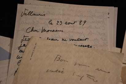 AUTOGRAPHES. Artistes français. Ens. de lettres...