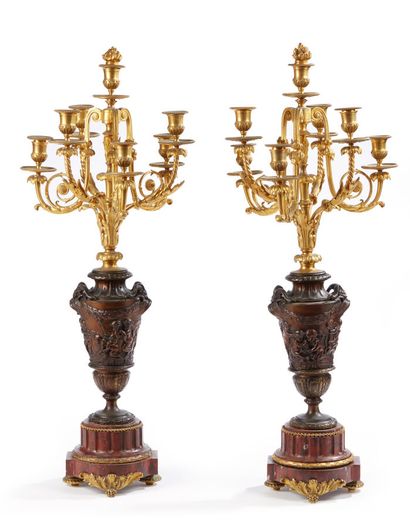 Paire de candélabres en bronze patiné et...