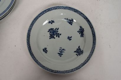 Chine, XVIIIe siècle

Vingt-six assiettes...