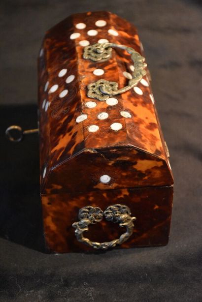 Coffret de voyage en écaille de tortue et...