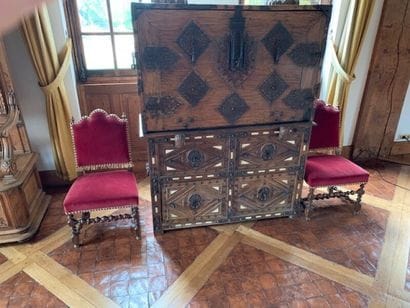 Bargueno et un coffre-commode, dit taquillon,...