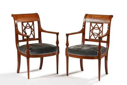 Paire de fauteuils en acajou et placage d'acajou,...