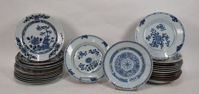 Chine, XVIIIe siècle

Vingt-six assiettes...