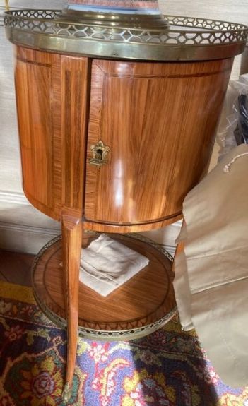 Table de salon de forme tambour en placage...