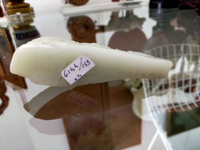 Chine, XIXe siècle

Repose pinceaux en jade...