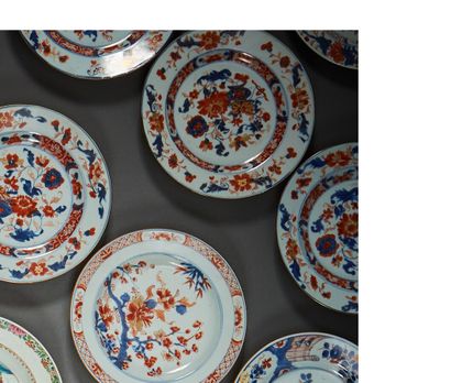 Chine, XVIIIe siècle

Dix-neuf assiettes...