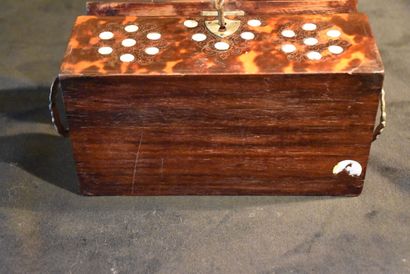 Coffret de voyage en écaille de tortue et...