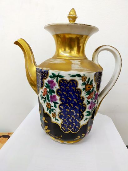 Russie

Théière couverte en porcelaine de...