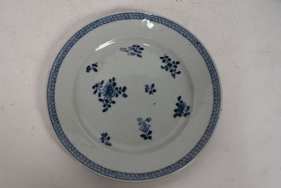 Chine, XVIIIe siècle

Vingt-six assiettes...