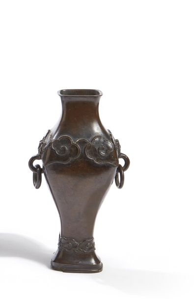 Chine, XVIIe siècle

Vase en bronze, balustre...