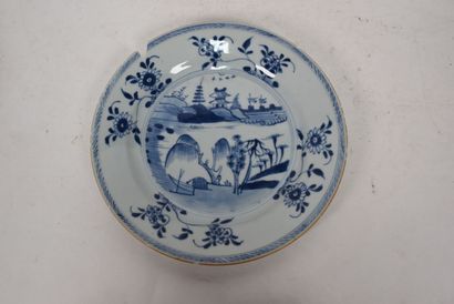 Chine, XVIIIe siècle

Vingt-six assiettes...