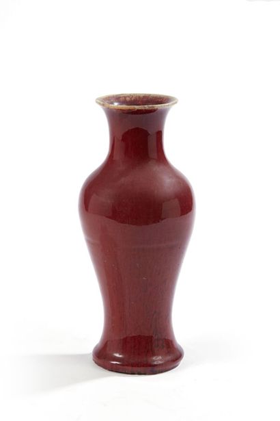 Chine, début du XXe siècle

Vase en porcelaine...