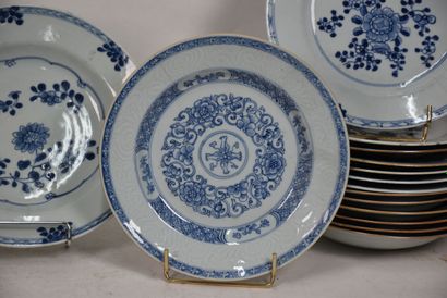 Chine, XVIIIe siècle

Vingt-six assiettes...