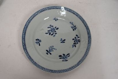Chine, XVIIIe siècle

Vingt-six assiettes...