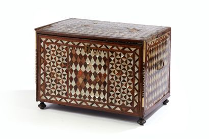 Cabinet à décor marqueté, Empire ottoman,...