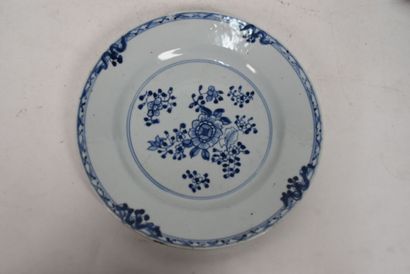 Chine, XVIIIe siècle

Vingt-six assiettes...