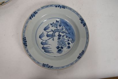 Chine, XVIIIe siècle

Vingt-six assiettes...