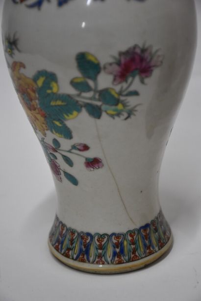 Chine, XIXe siècle

Garniture en porcelaine...