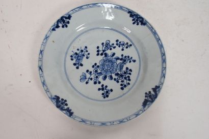 Chine, XVIIIe siècle

Vingt-six assiettes...
