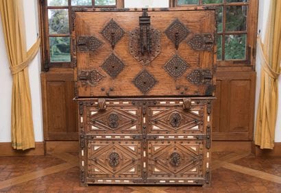 Bargueno et un coffre-commode, dit taquillon,...