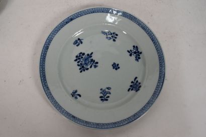 Chine, XVIIIe siècle

Vingt-six assiettes...