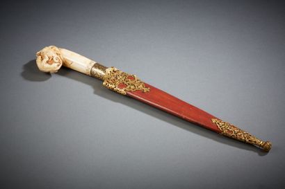 Inde, Gujarat

Kard, le pommeau sculpté en...