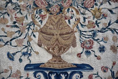 Grande broderie en soie au point de lancé...