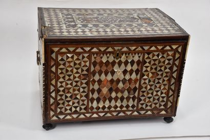 Cabinet à décor marqueté, Empire ottoman,...
