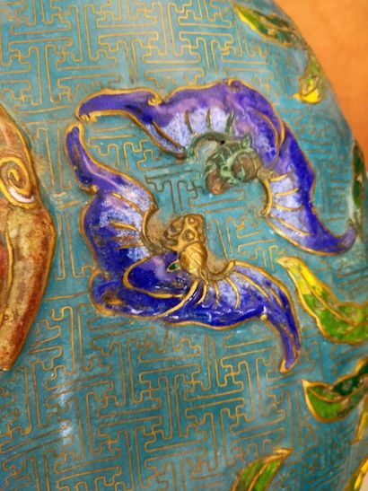 Chine, XXe siècle

Importante paire de vases...